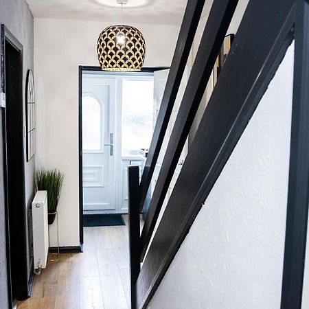 Td Stourb Dudley - Luxurious 3 Bedroom House - Sleeps 7 - Dy1 - Long And Short Stay Brierley Hill Bagian luar foto