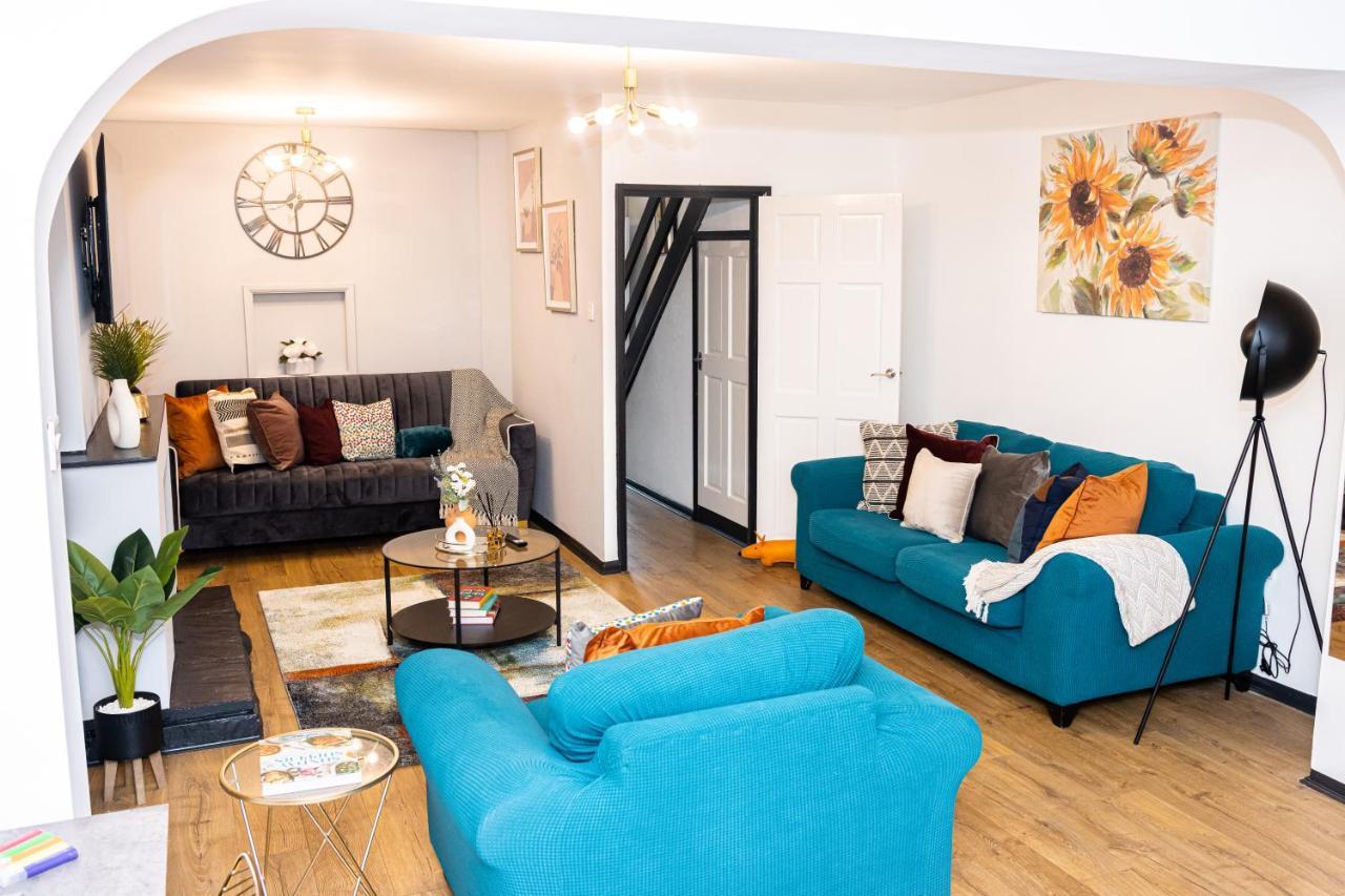 Td Stourb Dudley - Luxurious 3 Bedroom House - Sleeps 7 - Dy1 - Long And Short Stay Brierley Hill Bagian luar foto