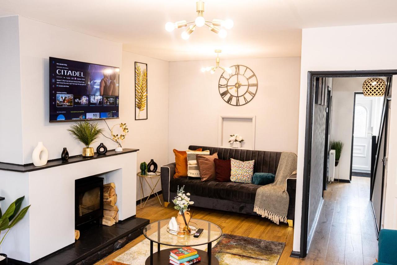 Td Stourb Dudley - Luxurious 3 Bedroom House - Sleeps 7 - Dy1 - Long And Short Stay Brierley Hill Bagian luar foto