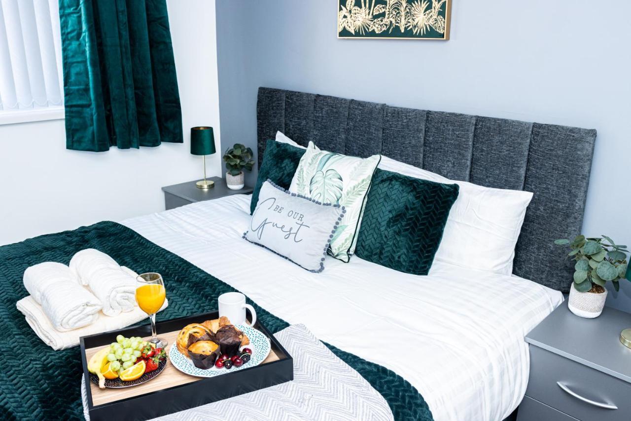 Td Stourb Dudley - Luxurious 3 Bedroom House - Sleeps 7 - Dy1 - Long And Short Stay Brierley Hill Bagian luar foto